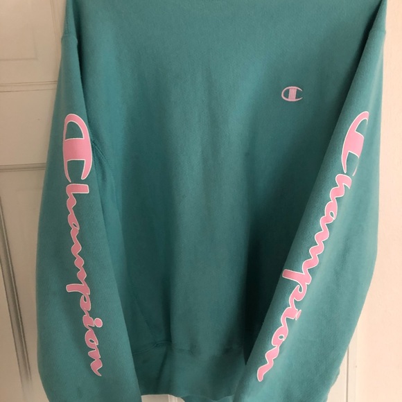 Uni- sex Champion Script Logo Crewneck Sweatshirt - Picture 3 of 4